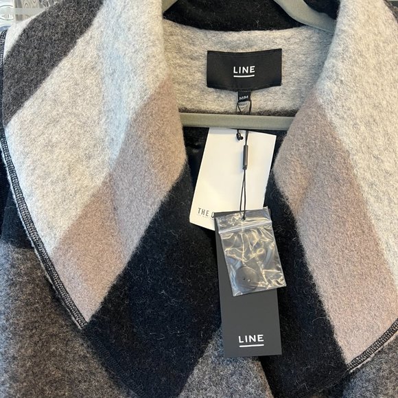 Line Knit wear. Wool coat - Picture 2 of 4